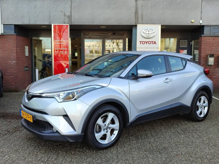 Toyota C hr (2017) — foto 1