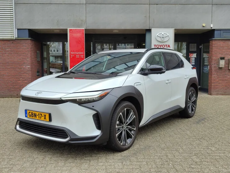 Toyota bZ4X (2024) — foto 1