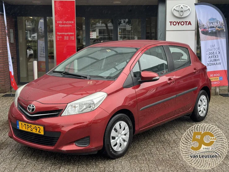 Toyota Yaris (2014) — foto 1