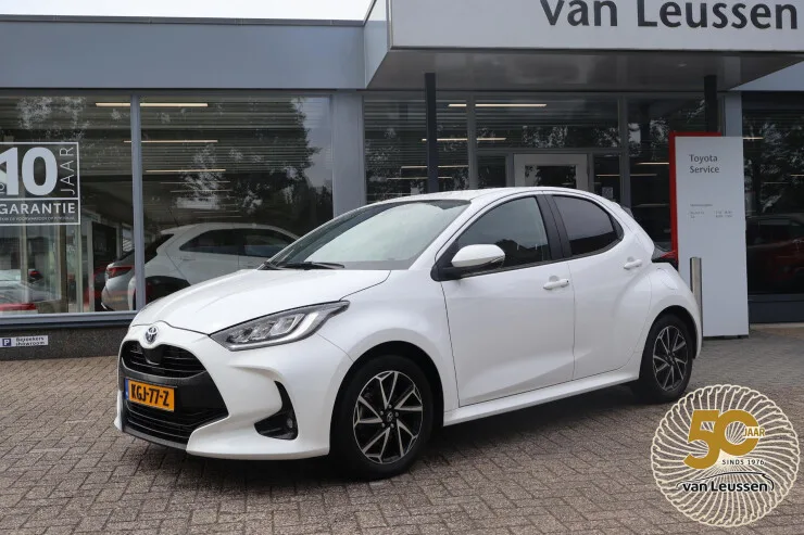 Toyota Yaris (2023) — foto 1