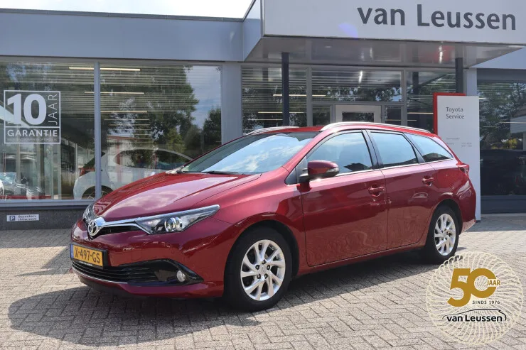 Toyota Auris (2017) — foto 1