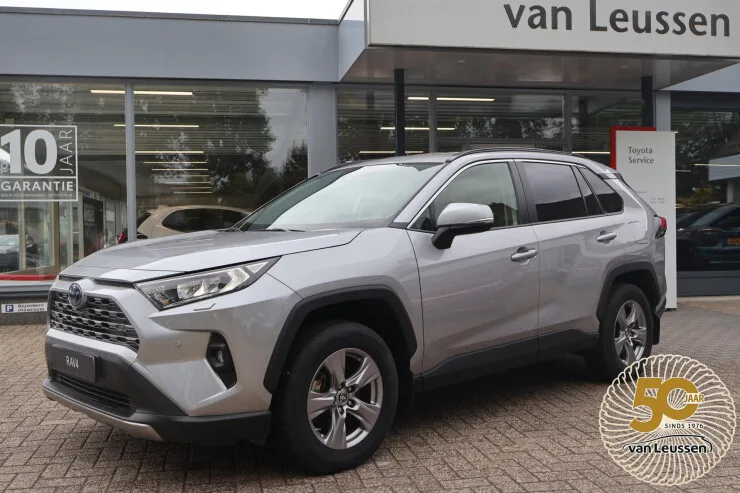 Toyota RAV4 (2024) — foto 1