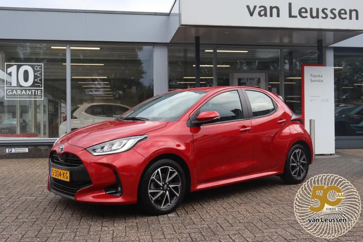 Toyota Yaris (2023) — foto 1