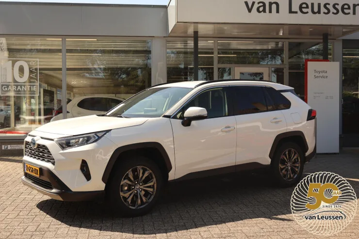 Toyota RAV4 (2023) — foto 1
