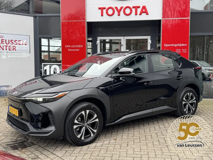 Toyota bZ4X (2025) — foto 1