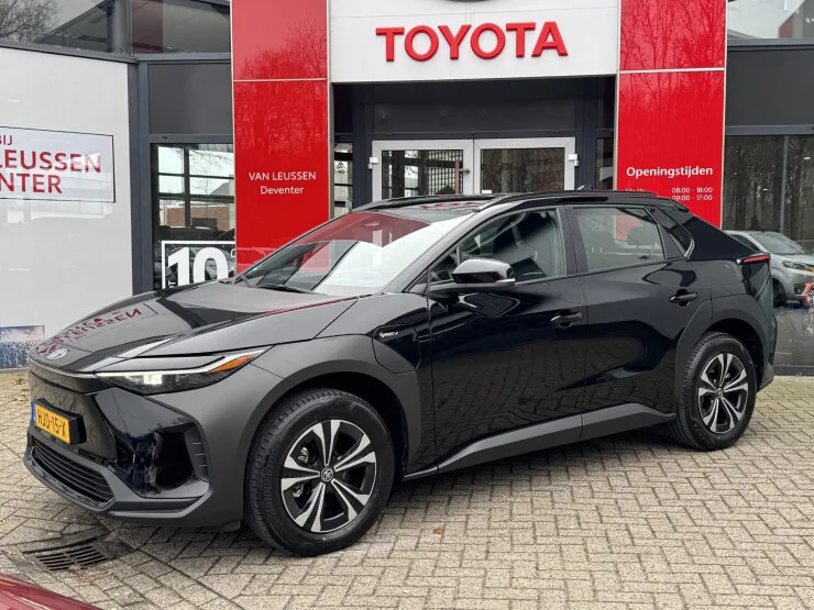 Toyota bZ4X (2025) — foto 1