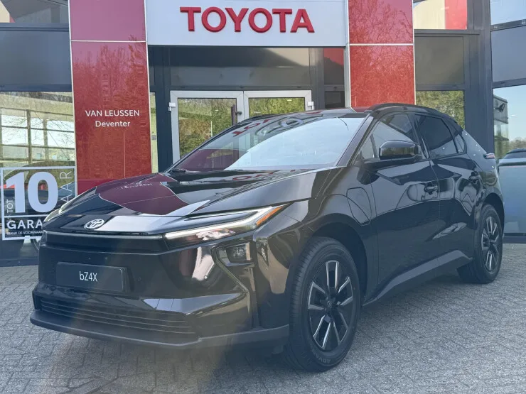 Toyota bZ4X (2026) — foto 1