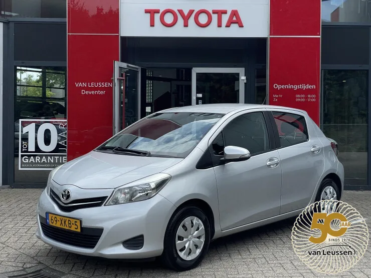 Toyota Yaris (2012) — foto 1