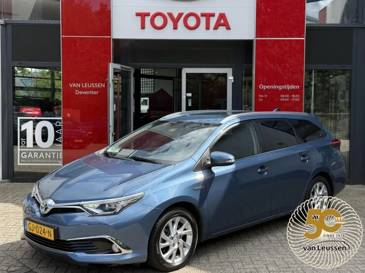 Toyota Auris (2015) — foto 1