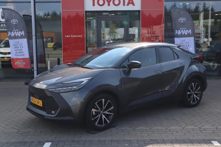 Toyota C hr (2025) — foto 1