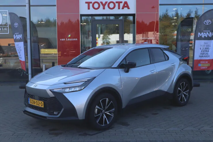 Toyota C hr (2024) — foto 1