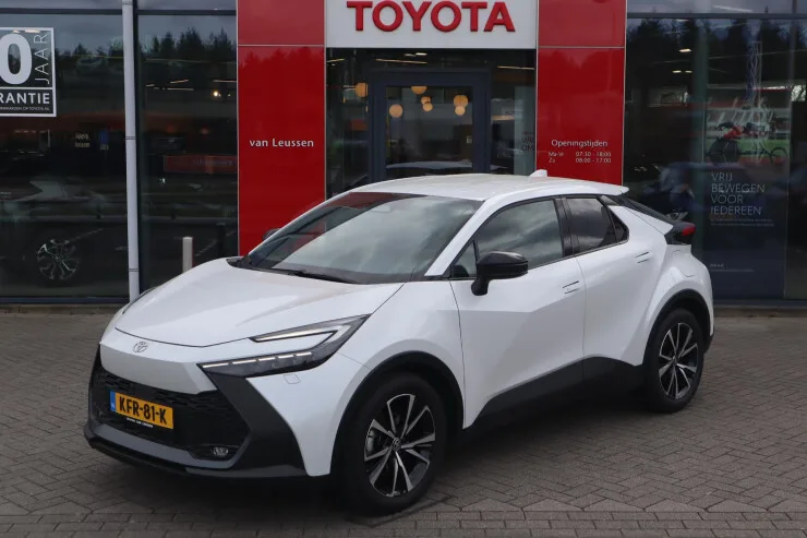 Toyota C hr (2024) — foto 1