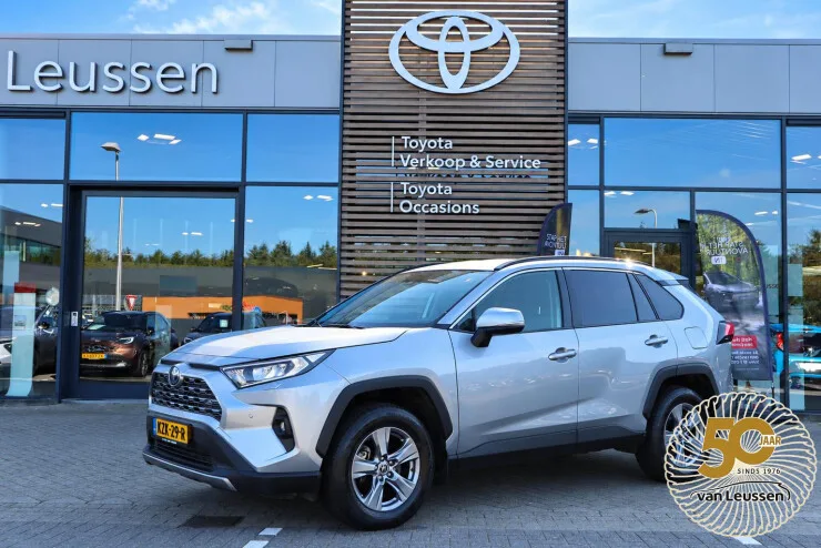 Toyota RAV4 (2024) — foto 1