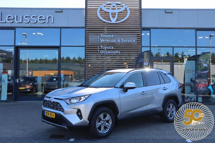 Toyota RAV4 (2024) — foto 1