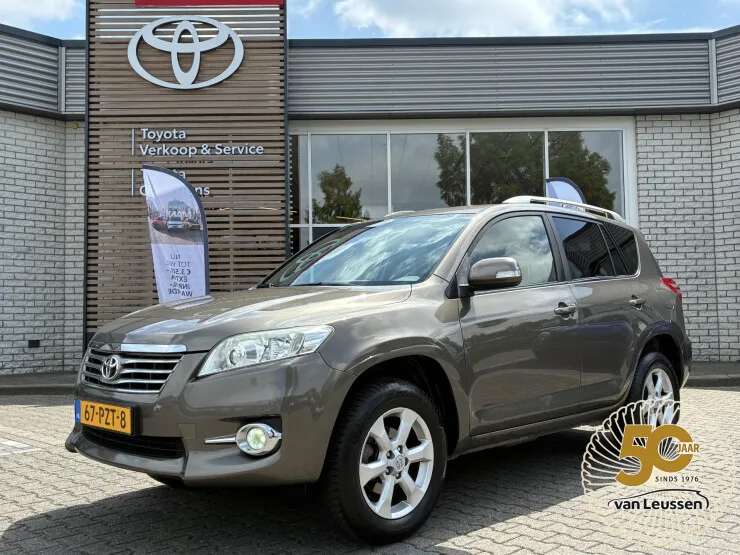 Toyota RAV4 (2011) — foto 1