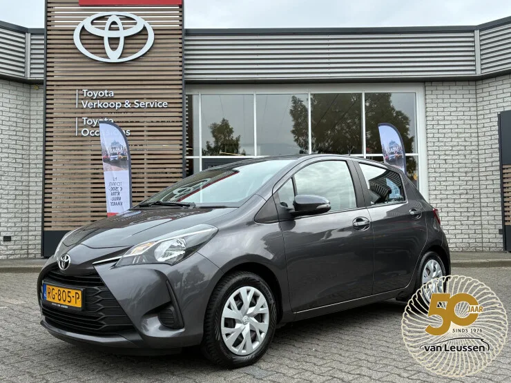 Toyota Yaris (2017) — foto 1
