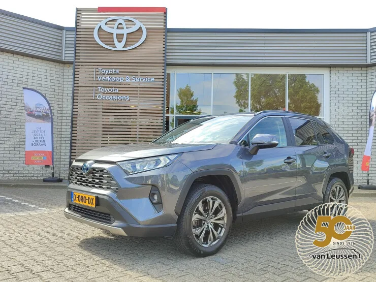 Toyota RAV4 (2023) — foto 1