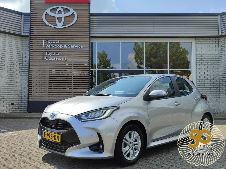 Toyota Yaris (2023) — foto 1