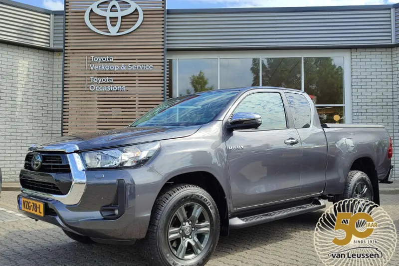 Toyota Hilux (2024)