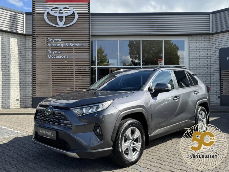 Toyota RAV4 (2024) — foto 1