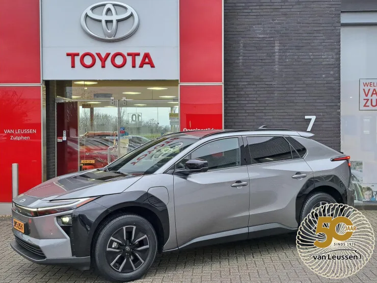 Toyota bZ4X (2026) — foto 1