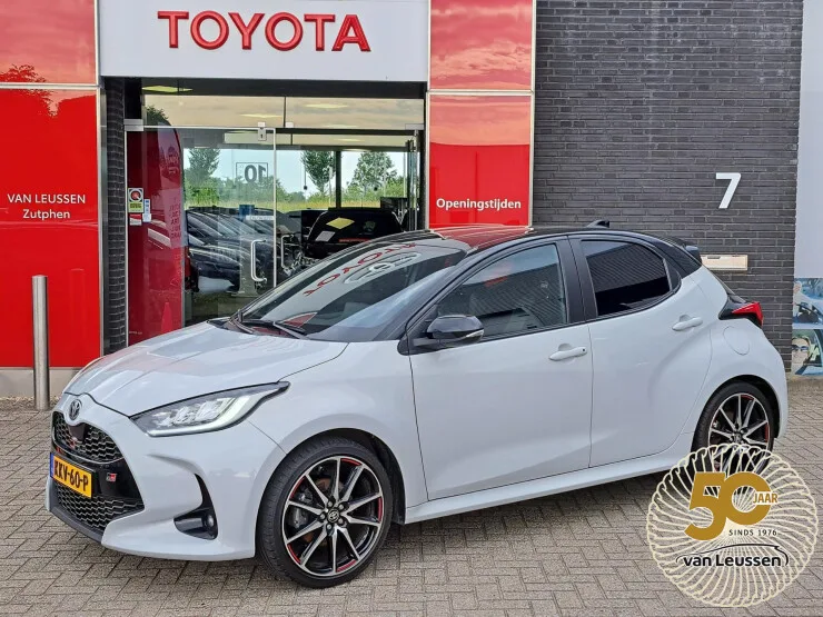 Toyota Yaris (2023) — foto 1