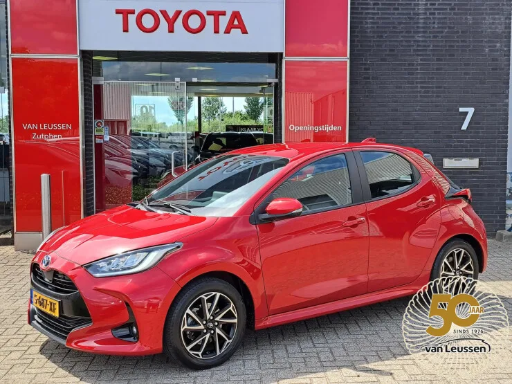 Toyota Yaris (2023) — foto 1