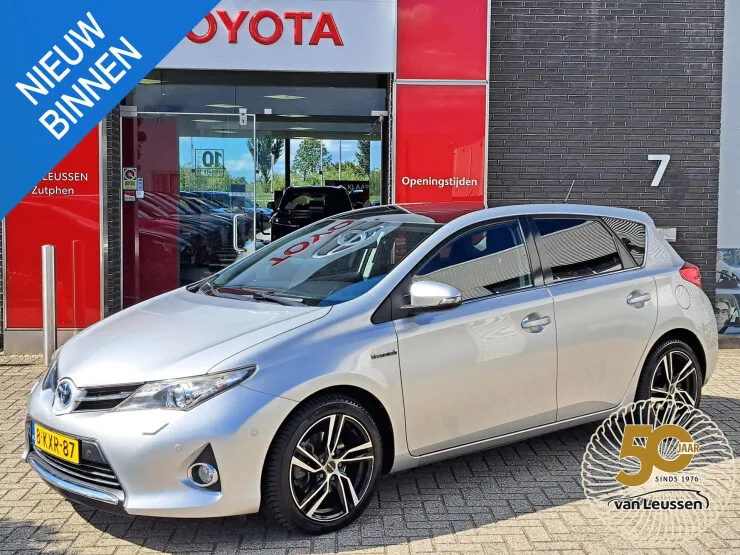 Toyota Auris (2013) — foto 1