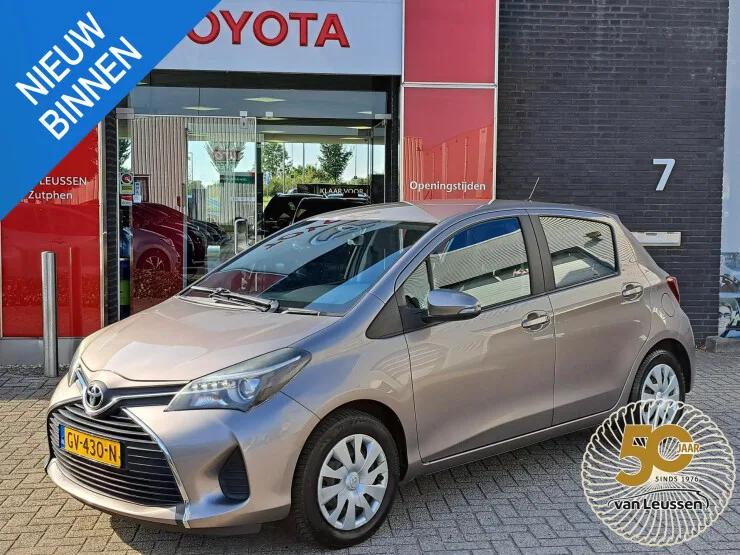 Toyota Yaris (2015) — foto 1