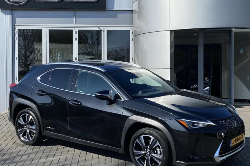 Lexus UX (2021)