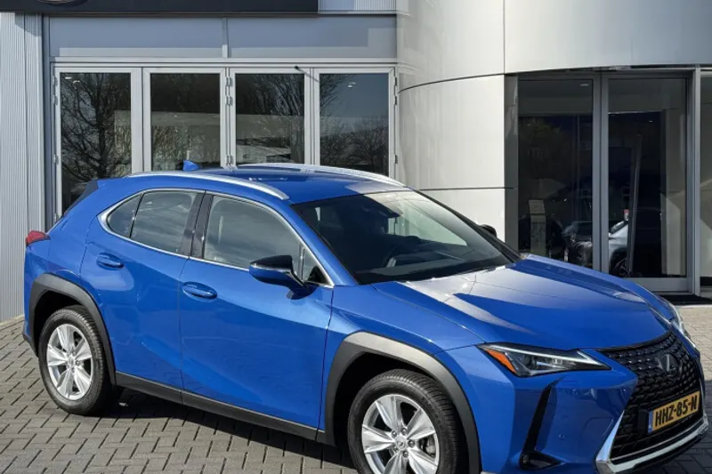 Lexus UX (2021)