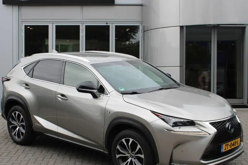 Lexus NX (2016)
