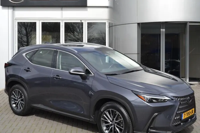 Lexus NX (2023)