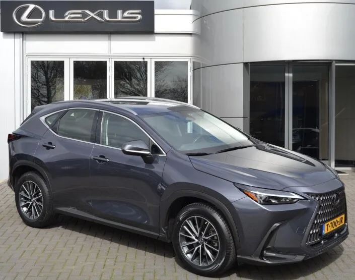 Lexus NX (2023) — foto 1
