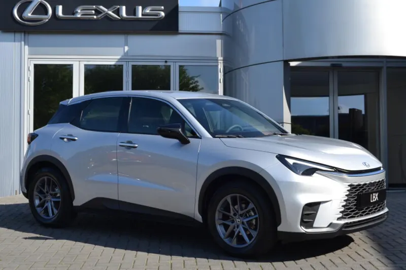 Lexus LBX (2025)