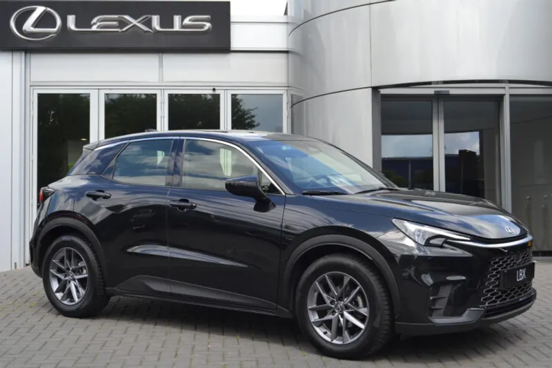 Lexus LBX (2025)