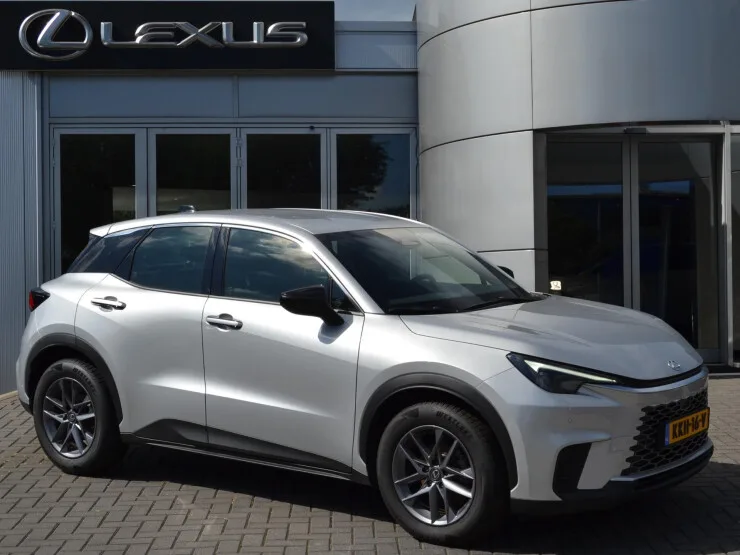 Lexus LBX (2025) — foto 1