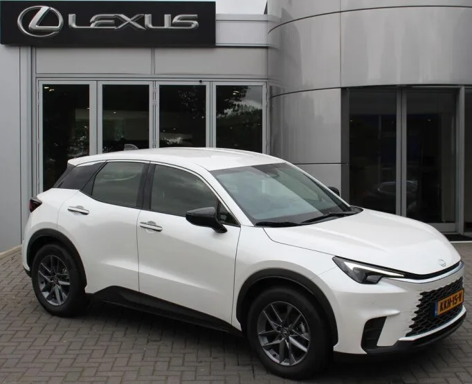 Lexus LBX (2025) — foto 1