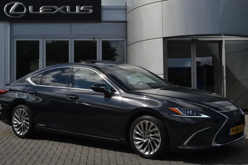 Lexus ES (2022)
