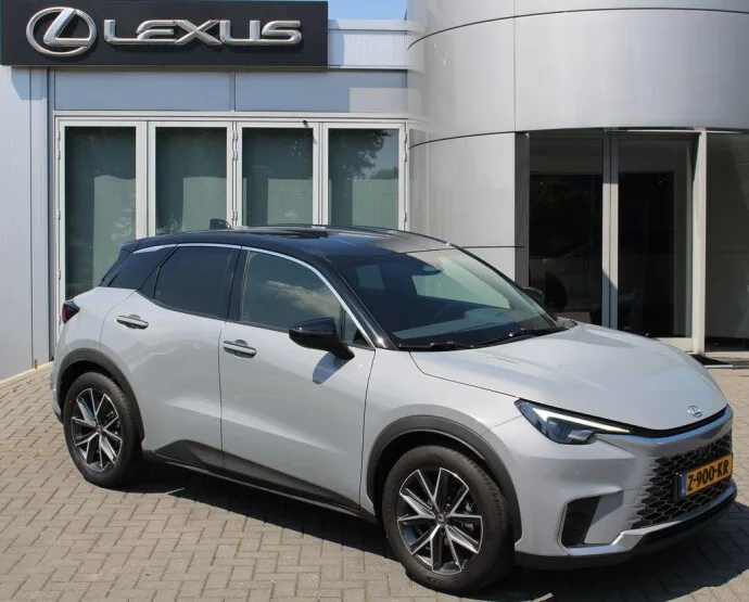 Lexus LBX (2024) — foto 1