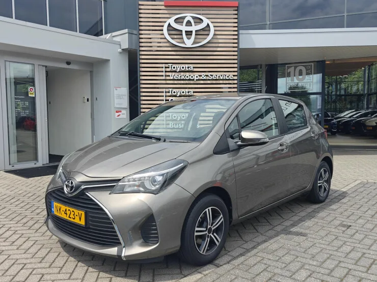 Toyota Yaris (2017) — foto 1