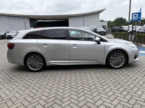 Toyota Avensis (2016) — foto 1