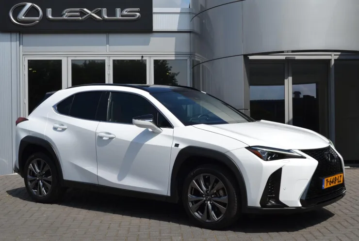 Lexus UX (2023) — foto 1