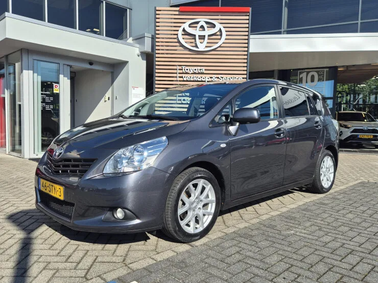 Toyota Verso (2011) — foto 1