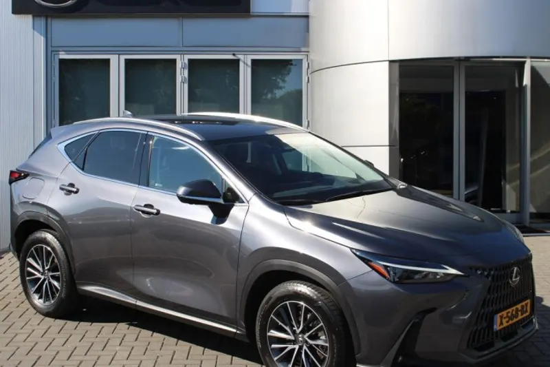 Lexus NX (2023)