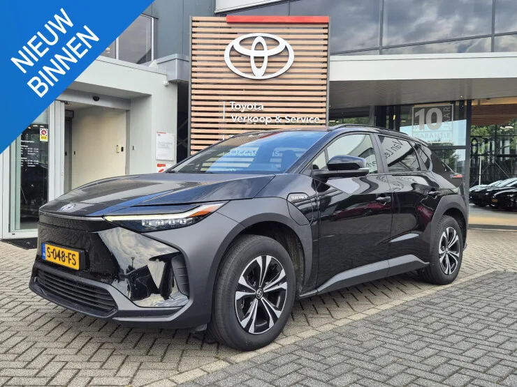 Toyota bZ4X (2023) — foto 1