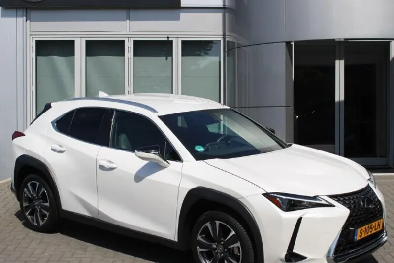 Lexus UX (2023)
