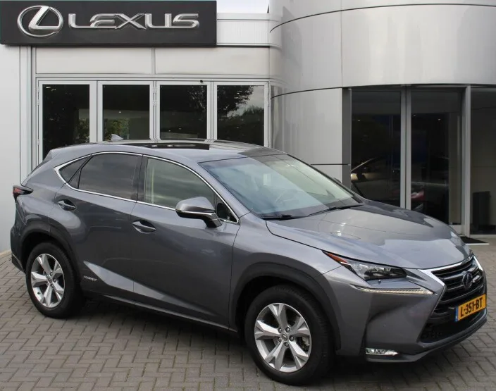 Lexus NX (2017) — foto 1