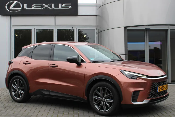 Lexus LBX (2024) — foto 1