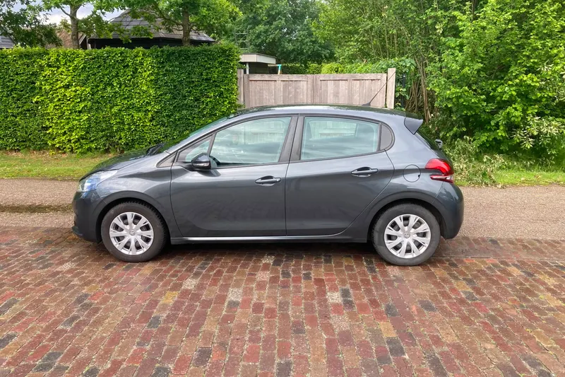 Peugeot 208 (2017)
